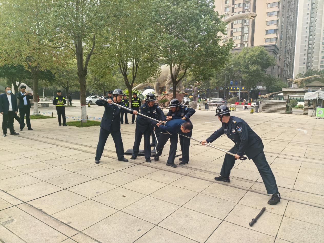 雁塔区旅游警察大队到博物馆观摩防暴反恐演练活动