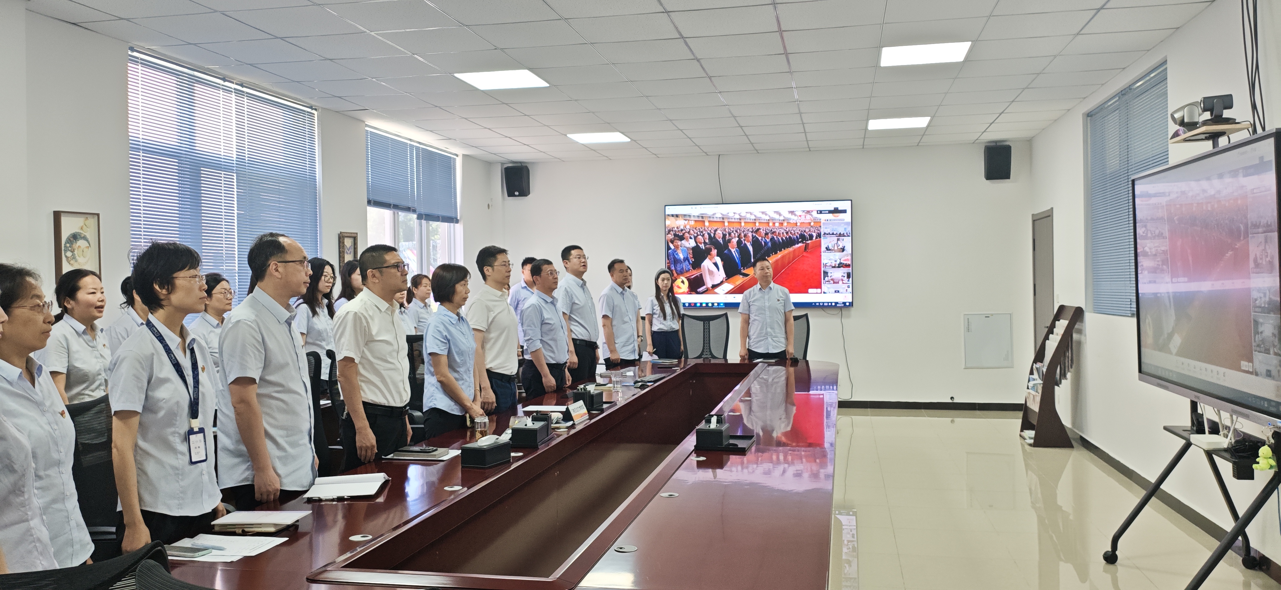 陕西自然博物馆组织观看庆祝中国共产党成立105周年大会实况