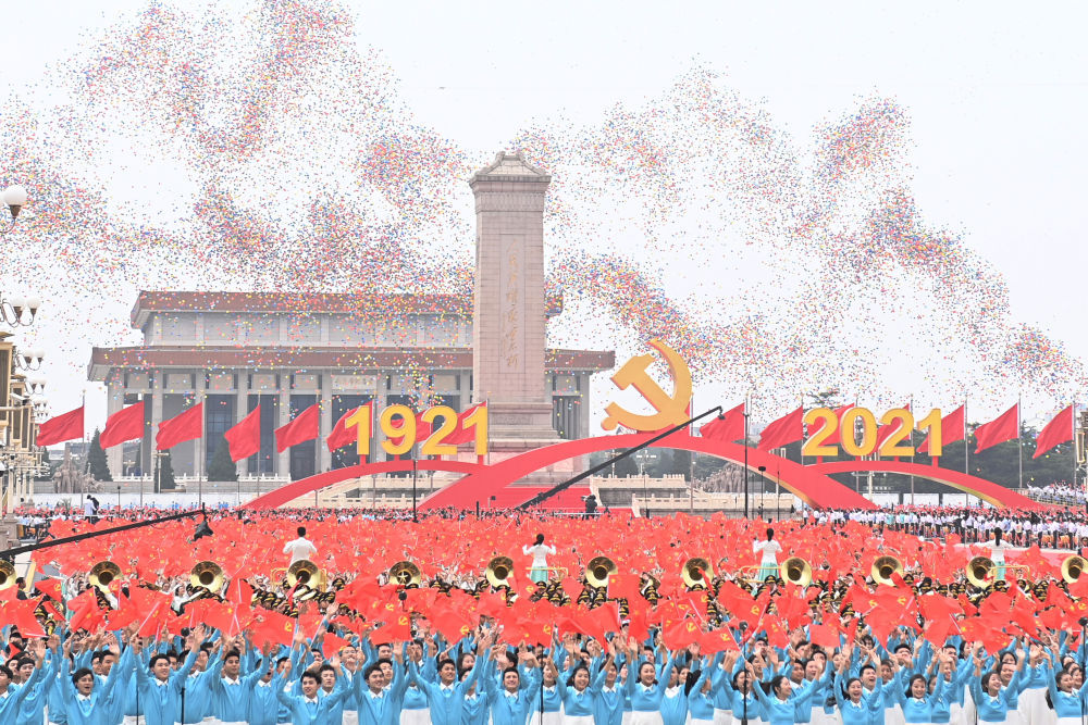 不断攀登新的思想高峰 ——深入学习和全面贯彻习近平新时代中国特色社会主义 思想述评