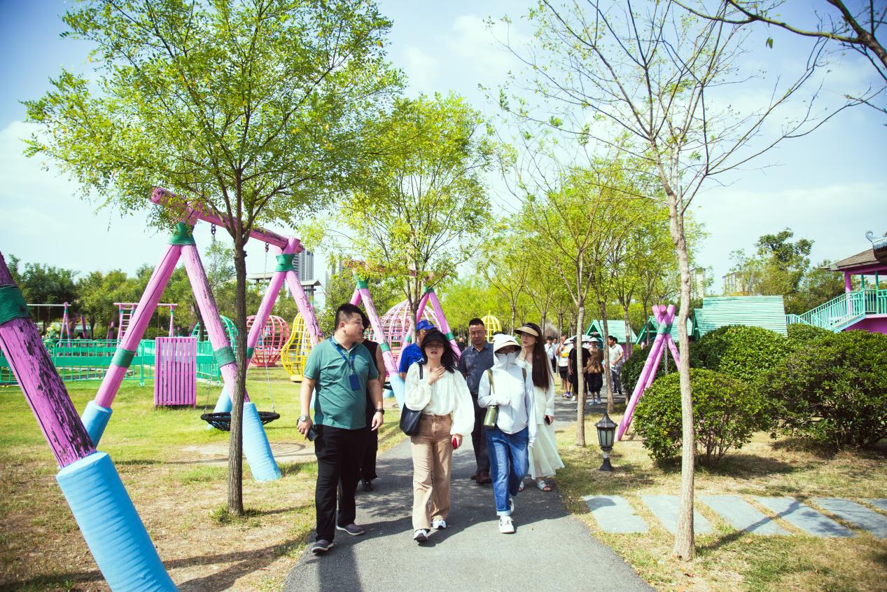 参观学习促成长 基地交流共发展
